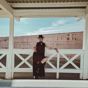 Model - Karolina Bella femdom