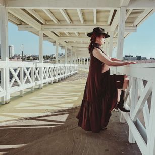 Model - Karolina Bella cei