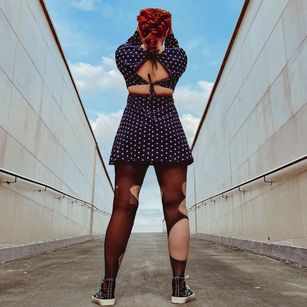 Model - Karolina Bella joi