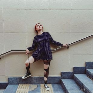 Model - Karolina Bella joi