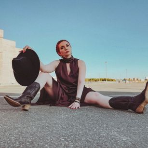 Model - Karolina Bella femdom