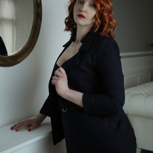 Model - Karolina Bella milf