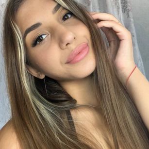 Model - GenevieveIvy dildo