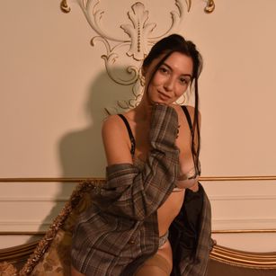 Model - Emily  English Speaker curvy