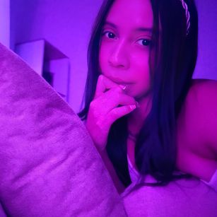 Model - LiaMontes hairy