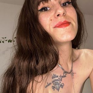 Model - Amelie_Blossom blowjob