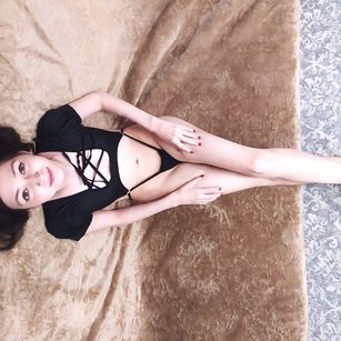 Model - Anitamagis shaved