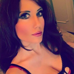 Model - Stephanie Dahl boobs