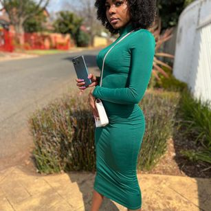 Model - DiamondLuv29 smoking