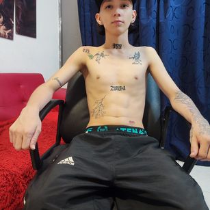 Model - NICK VILLI masturbation