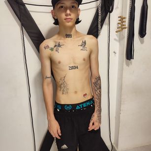 Model - NICK VILLI piercing