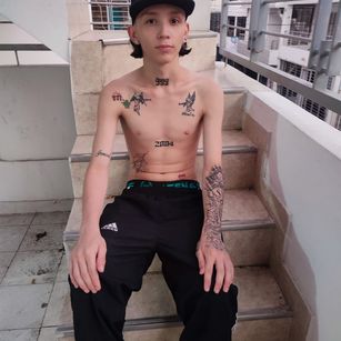 Model - NICK VILLI straight