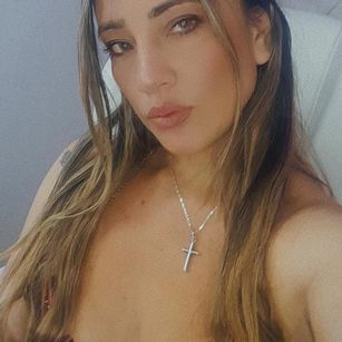 Model - Natasha Cooper latina