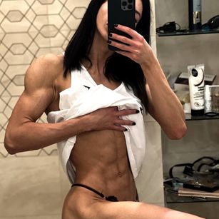 Model - Belle Burn new