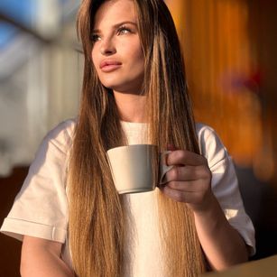 Model - AmelyShine shaved