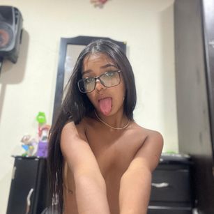 Model - Sofi Grisales petite