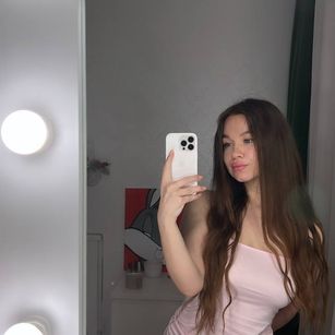 Model - KellySix deepthroat