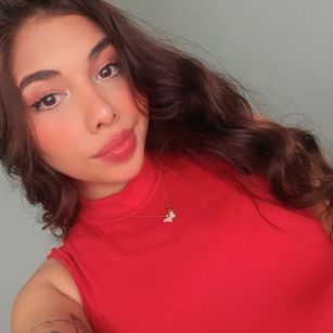 Model - Lucy Martelli sexy