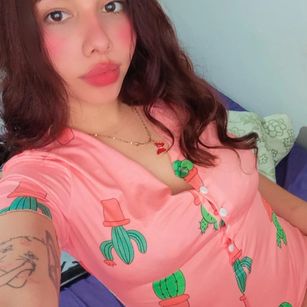 Model - Lucy Martelli bigboobs