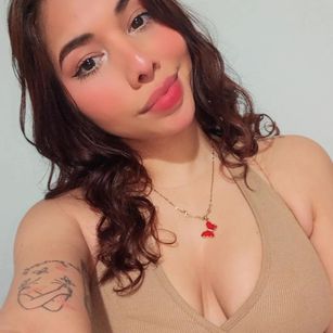 Model - Lucy Martelli cute