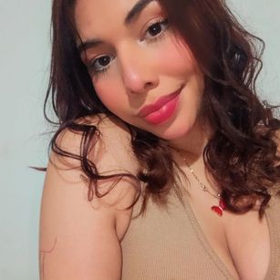 Model - Lucy Martelli fingering