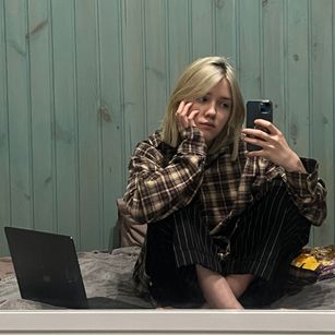 Model - SteinaSchultz shy