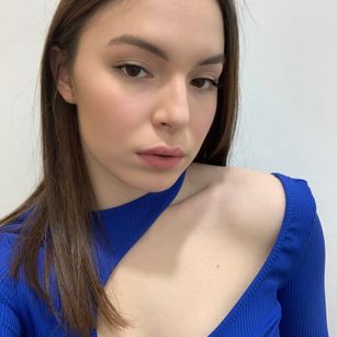 Model - Caroline cuckold