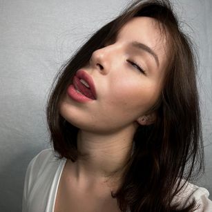 Model - Caroline toy