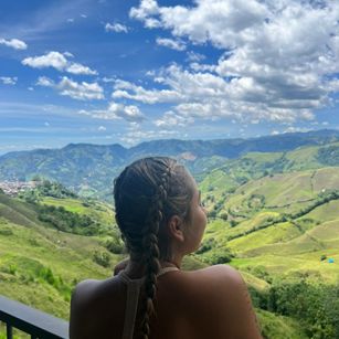 Model - Sophie Brown Blonde