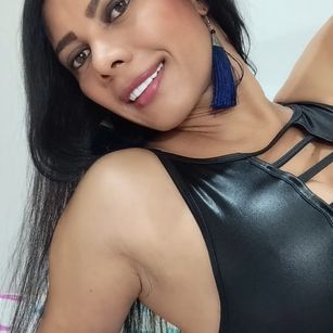 Model - DemiMarz LUSH