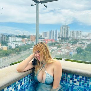 Model - sharith Blonde