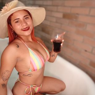 Model - AishaRizzo blowjobs