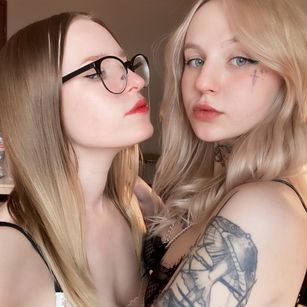 Model - yours Mona and Lana deepthroat