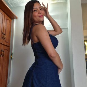 Model - Chloe_LuxX brunette