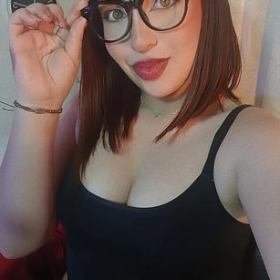 Model - saraa hills cum