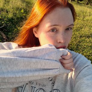 Model - prettyandshy toys