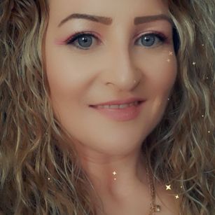 Model - EviaJoness playfull