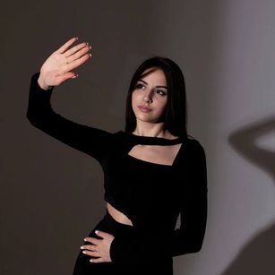 Model - miss-flora dildo