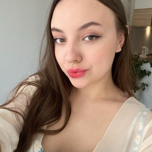 Model - Charlotta Apple pussy