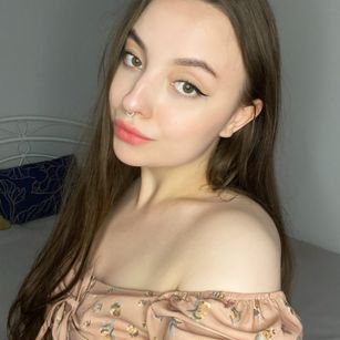 Model - Charlotta Apple beautiful