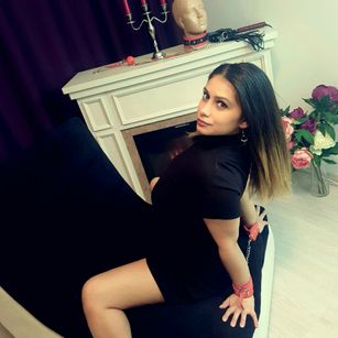 Model - Ellaelly honest