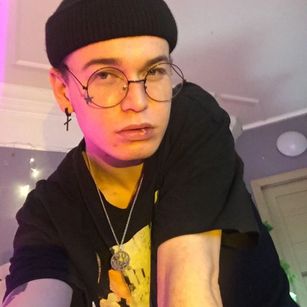 Model - Steve fingering