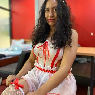 Model - Kendra bigtits