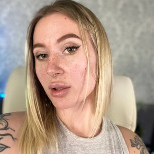 Model - ArolinaNight shaved