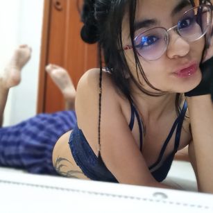 Model - Gaby Herrera feet