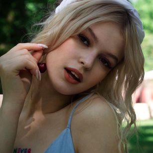 Model - LisaCherry fetish