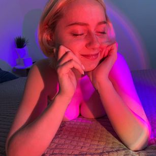 Model - Olivia Keat bigbreasts