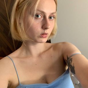 Model - Olivia Keat erotica