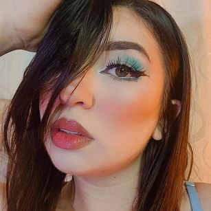 Model - saraa hills latina