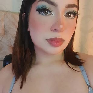 Model - saraa hills feet